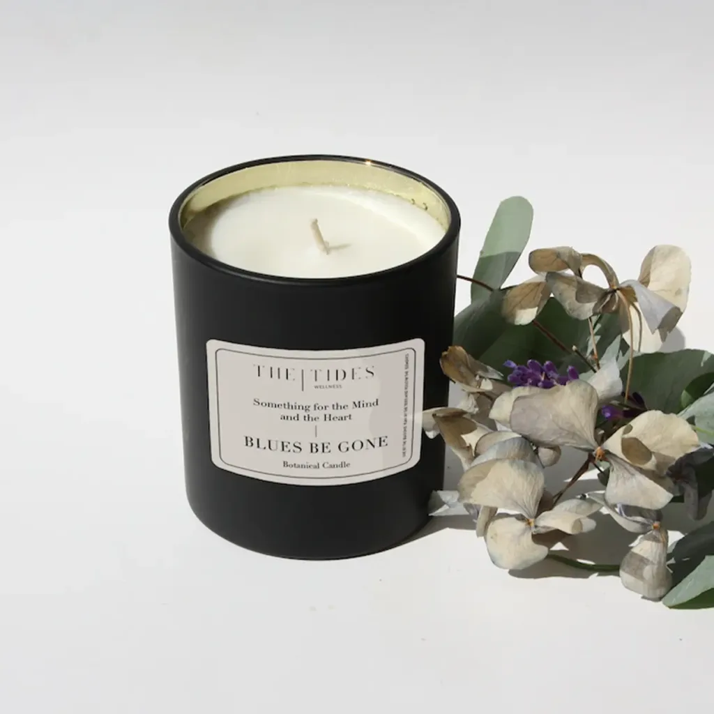 Handmade soy wax candle from 100% natural essential oils and premium quality soy wax. Created to relax the mind and the heart.